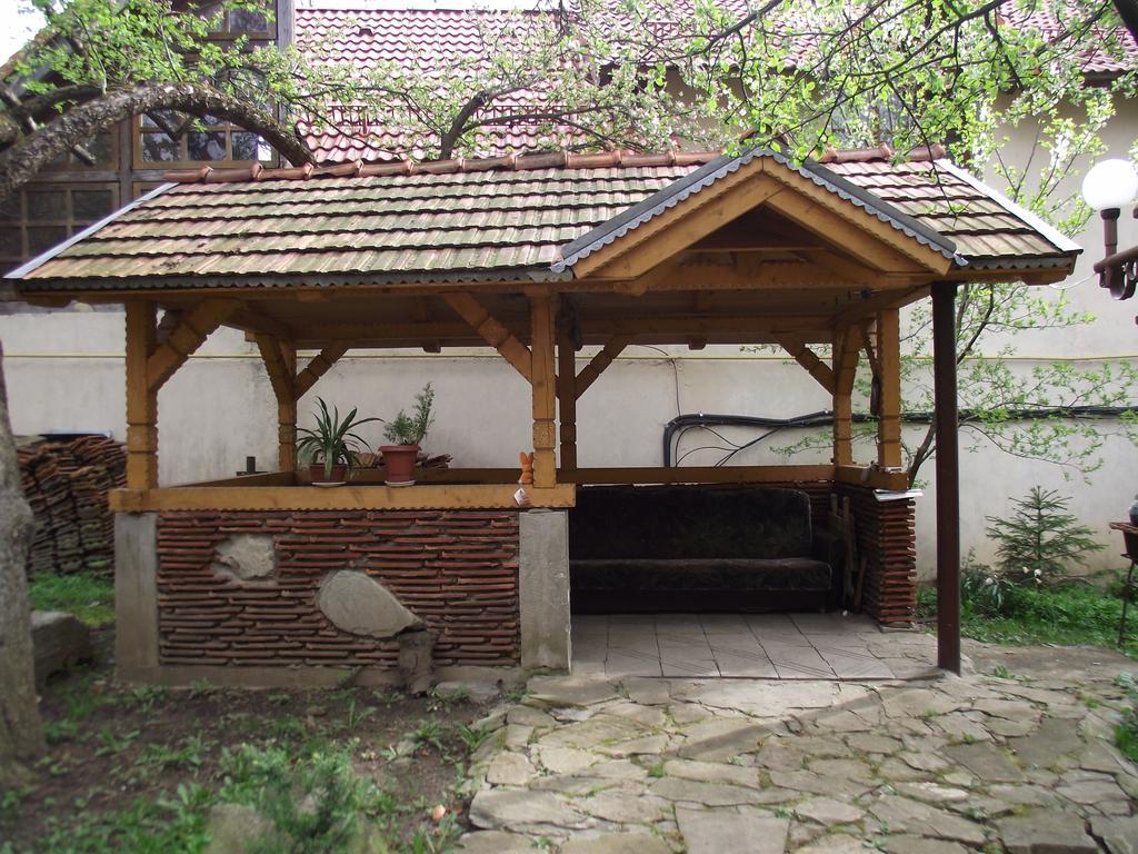 Guesthouse U Dida Viktora Yaremche Exterior photo